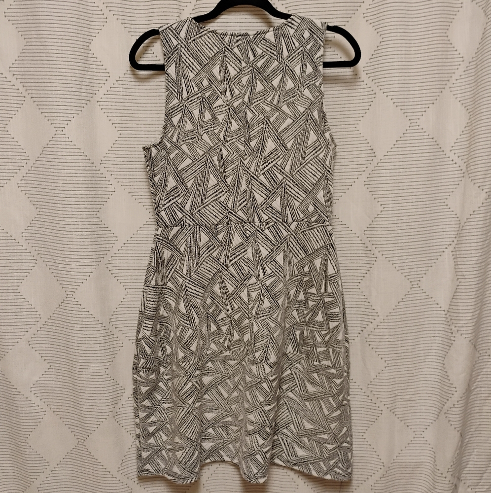 BCBG Maxazria Geometric Black and White Sleeveless Dress Women's Size Small - Picture 6 of 6